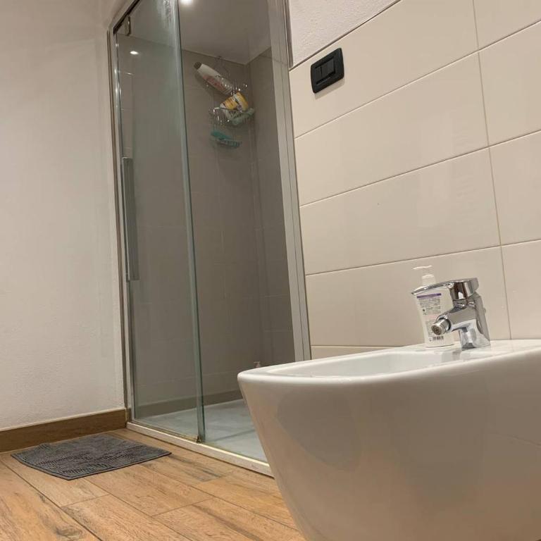 Aosta Center large Apartment with large shower - One-Bedroom Apartment - 5