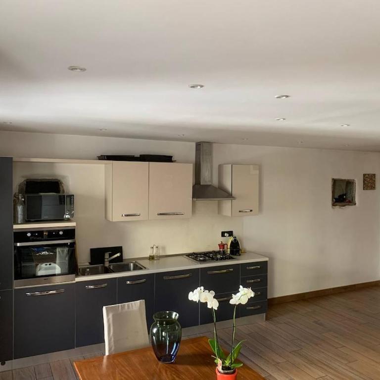 Aosta Center large Apartment with large shower - One-Bedroom Apartment - 13