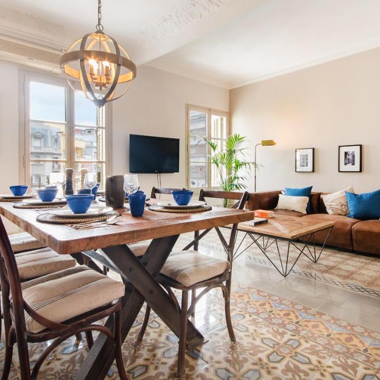 You Stylish Boutique Apartments - Three-Bedroom Apartment - 1