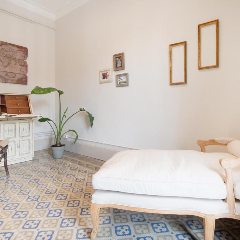You Stylish Boutique Apartments - Three-Bedroom Apartment - 15