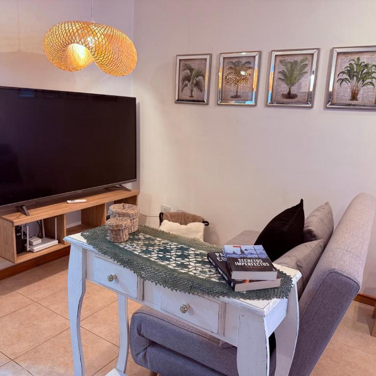 Hermoso departamento con balcón y cochera en el centro SMA Ñire31 Roca - Apartamento de 1 dormitorio - 24