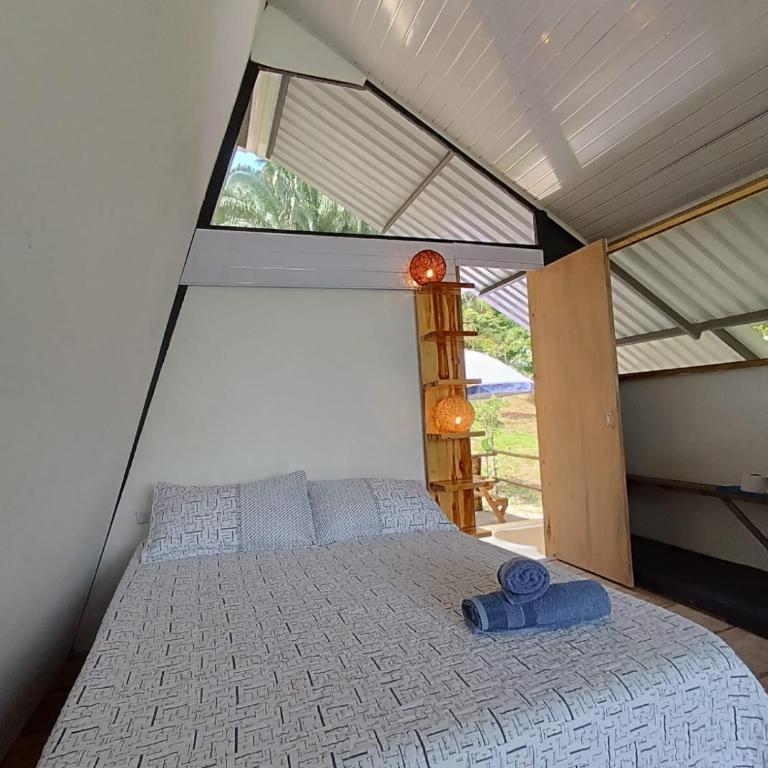 Buena Aventura parejas - Habitación Doble con vistas al lago - 1