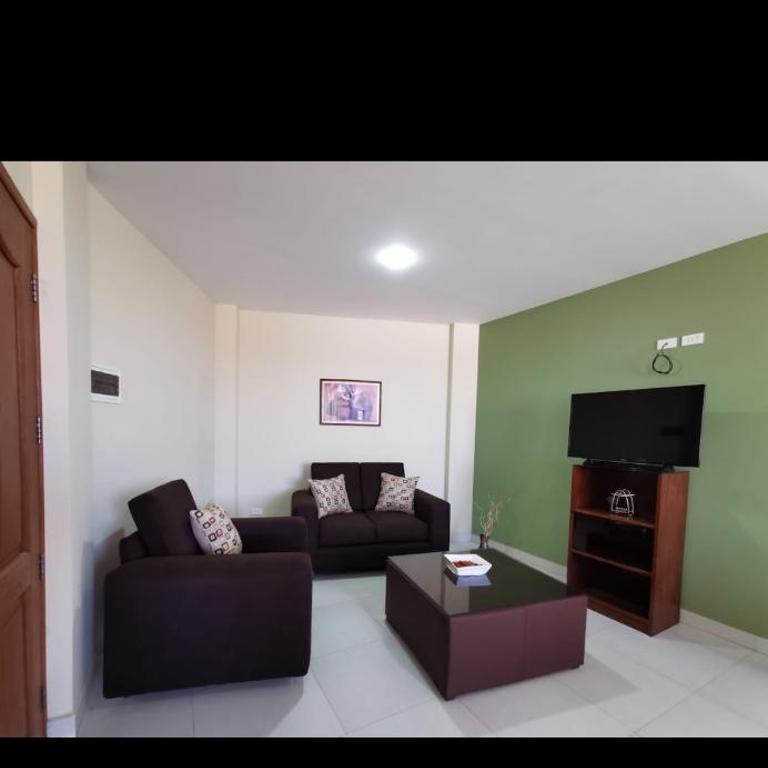 Departamento amplio y céntrico - Three-Bedroom Apartment - 1