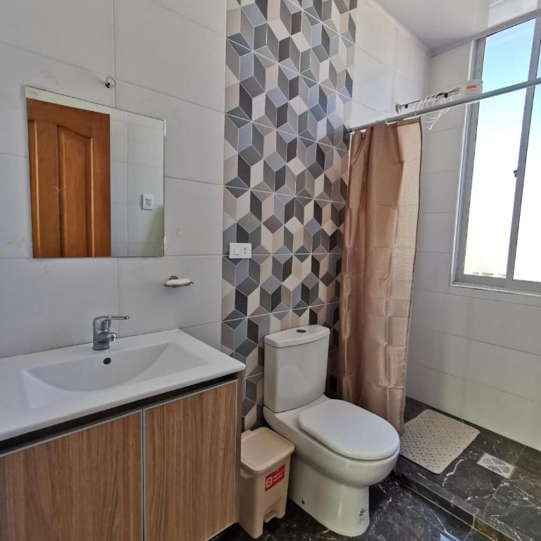 Departamento amplio y céntrico - Three-Bedroom Apartment - 8