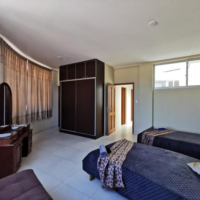 Departamento amplio y céntrico - Three-Bedroom Apartment - 12