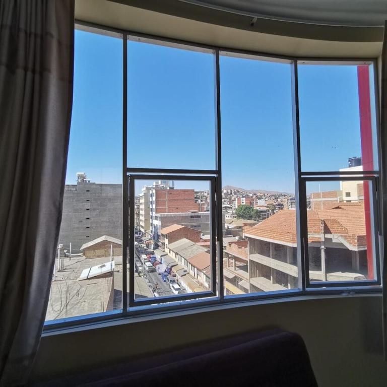 Departamento amplio y céntrico - Three-Bedroom Apartment - 14