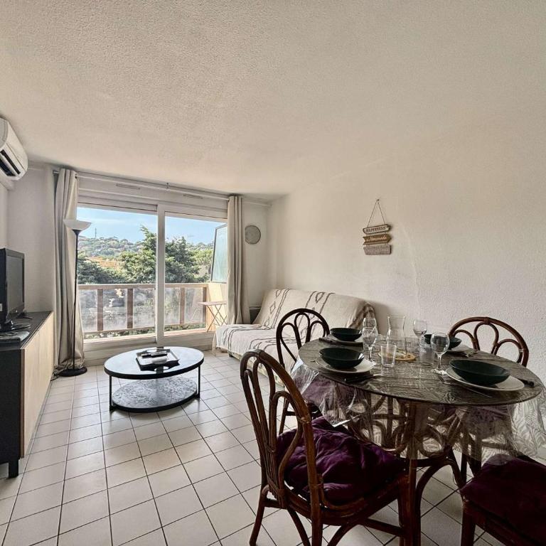 Appartement 4 Pers. Centre Cavalaire avec Terrasse et Parking - FR-1-226B-241 - Appartement - 2