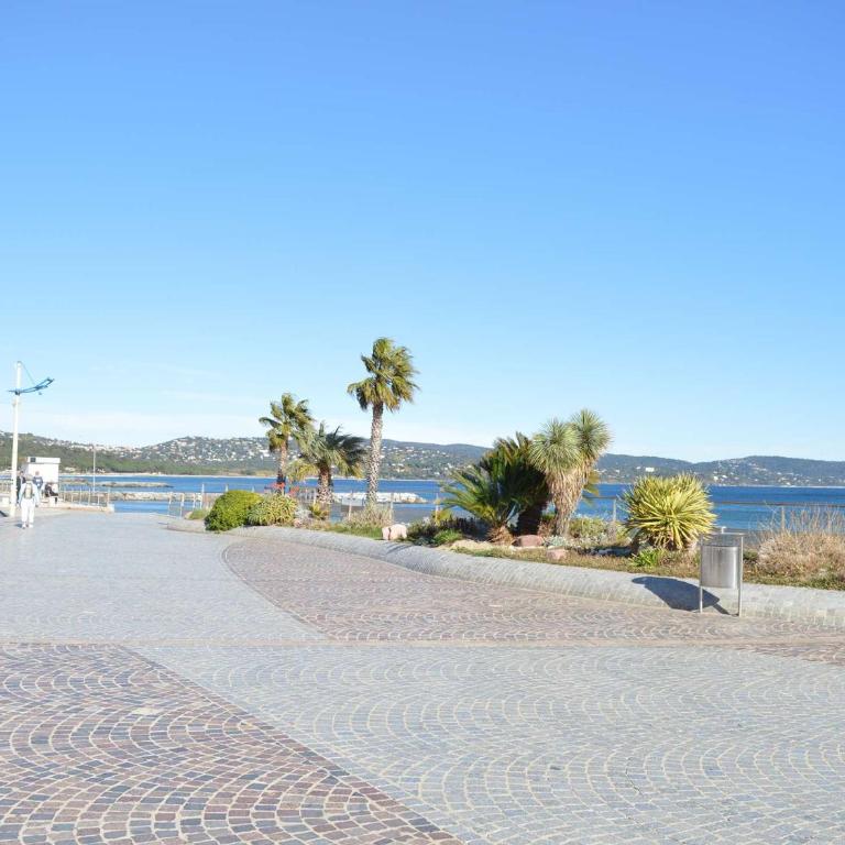 Appartement 4 Pers. Centre Cavalaire avec Terrasse et Parking - FR-1-226B-241 - Appartement - 16