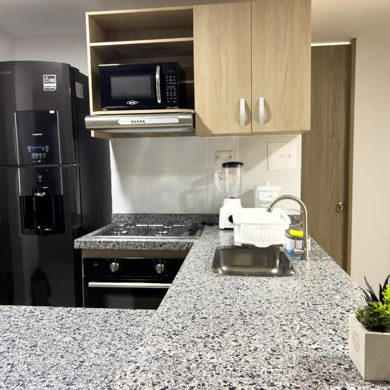 Comodo 2 cuartos AC y piscina - Two-Bedroom Apartment - 3