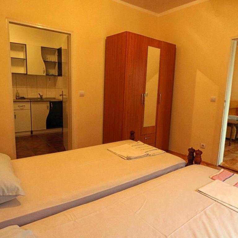 Apartments Pax - Two-Bedroom Apartment - 9