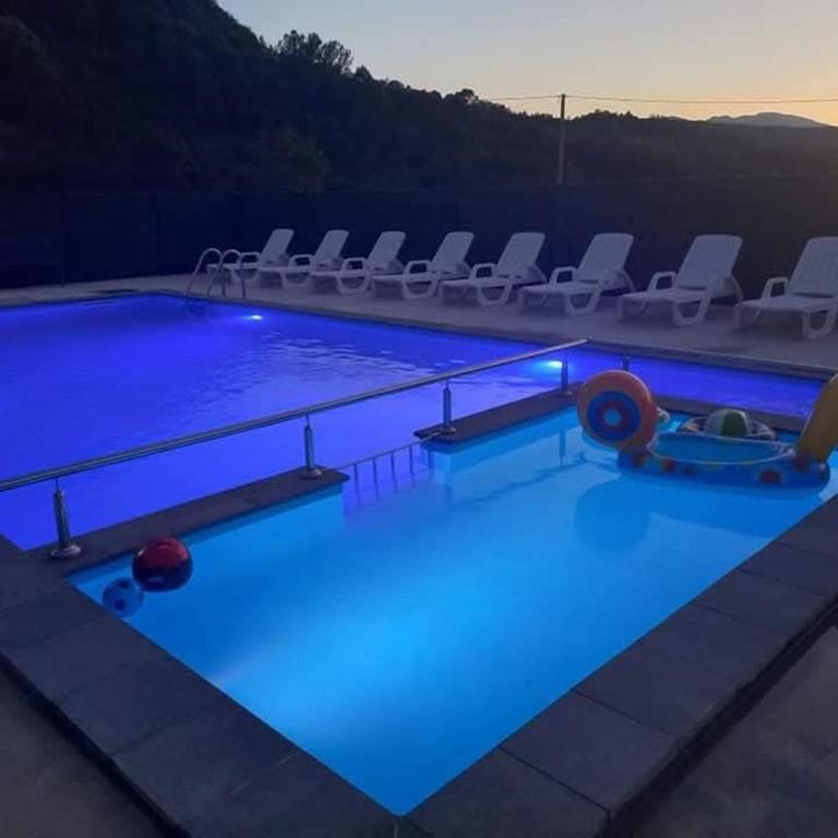 Vikendica, Bazen, Šedrvan, Rafting na Uni, Quad - Four-Bedroom House - 48
