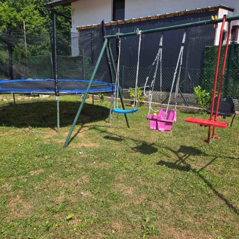 Vikendica, Bazen, Šedrvan, Rafting na Uni, Quad - Four-Bedroom House - 21
