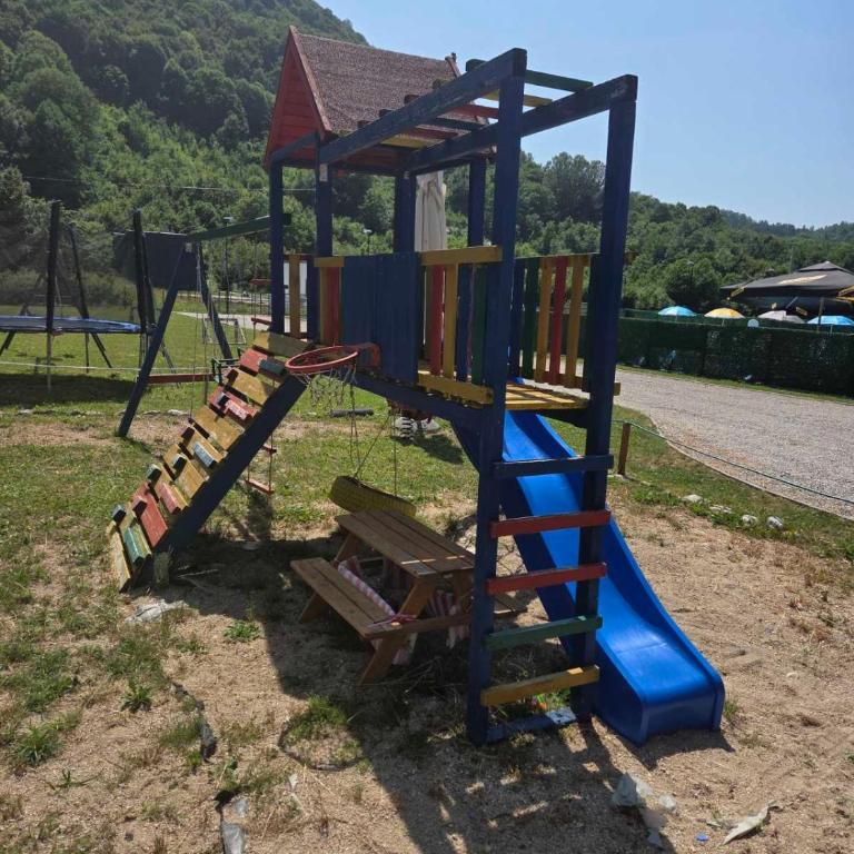 Vikendica, Bazen, Šedrvan, Rafting na Uni, Quad - Four-Bedroom House - 17