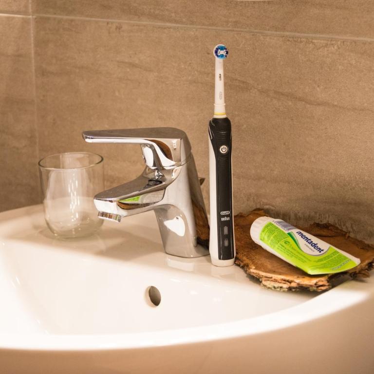 Pension Maislinger - Doppelzimmer mit Balkon - 6