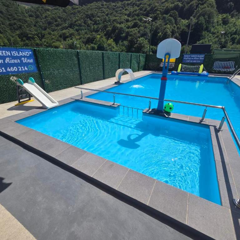 Vikendica, Bazen, Šedrvan, Rafting na Uni, Quad - Four-Bedroom House - 29