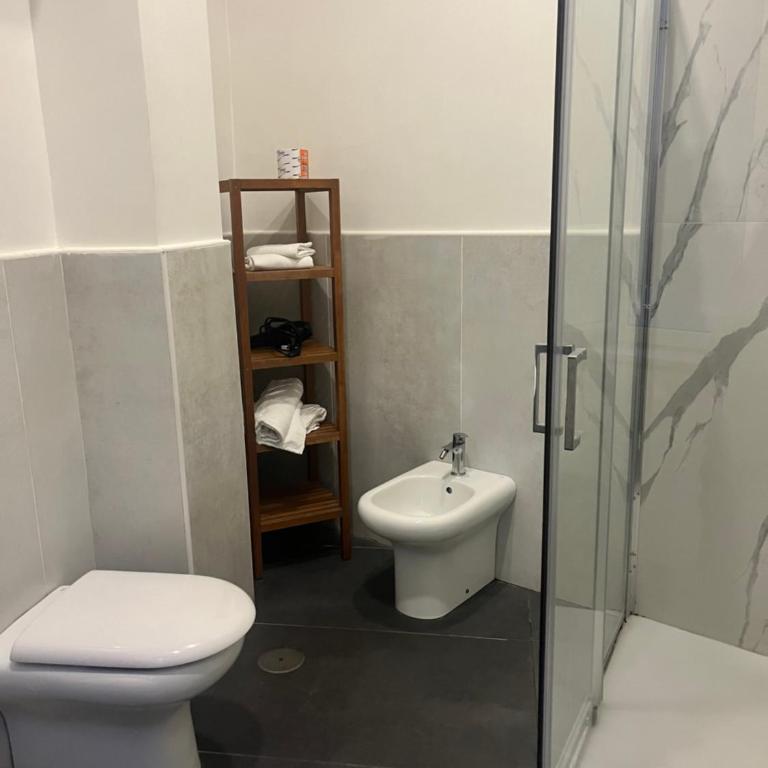 International Hotels - Triple Room - 8