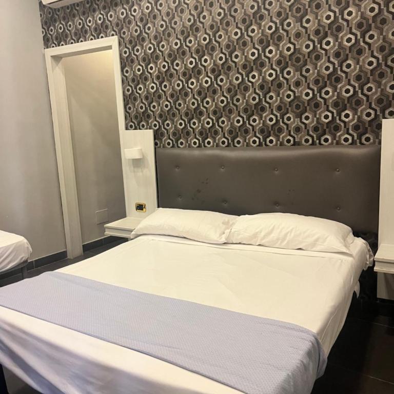 International Hotels - Triple Room - 6