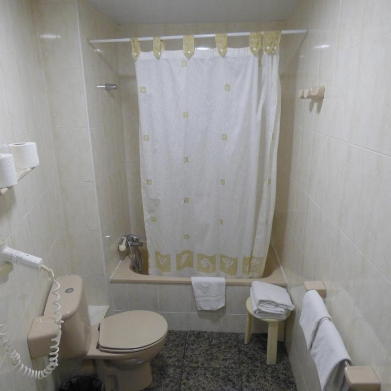 Cuatro Naciones - Economy Quadruple Room - 7