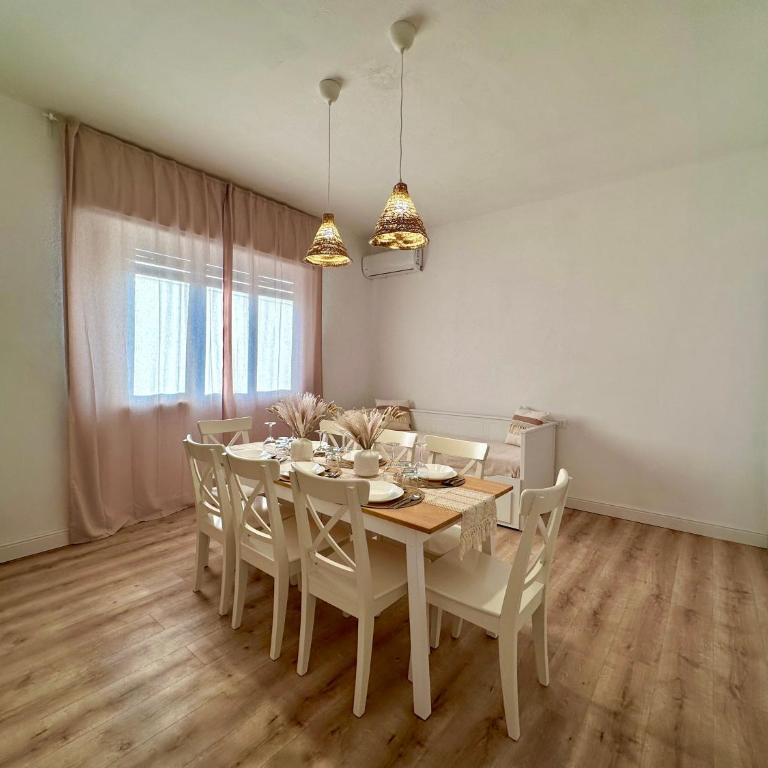 Domoi Property Apartment - Three-Bedroom Apartment with Balcony - 15