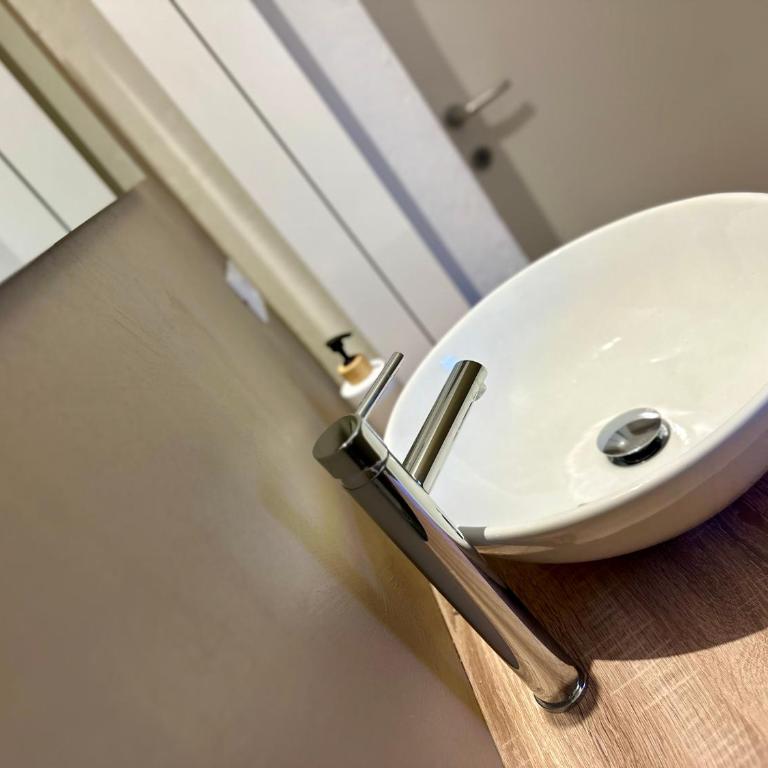 Domoi Property Apartment - Three-Bedroom Apartment with Balcony - 30
