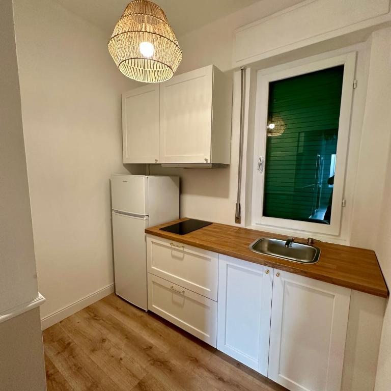 Domoi Property Apartment - Three-Bedroom Apartment with Balcony - 33
