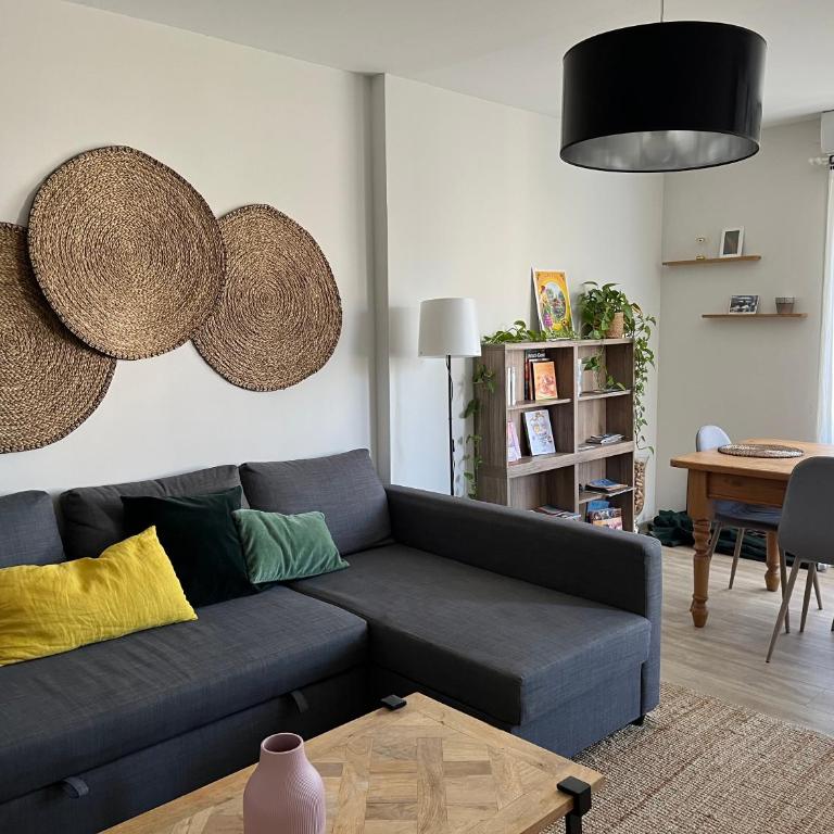 Charmant appartement ensoleillé-Terrasse - PARKING Gratuit - Isle sur la Sorgue - One-Bedroom Apartment - 3