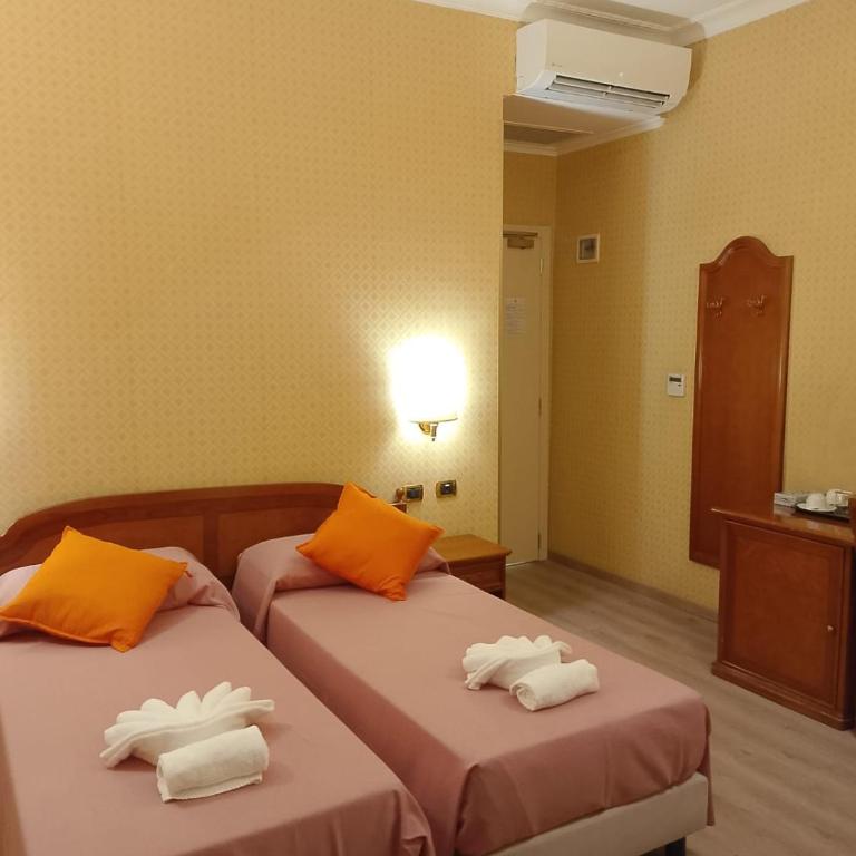 Hotel Amadeus - Camera Doppia con Letti Singoli con Vasca - 3
