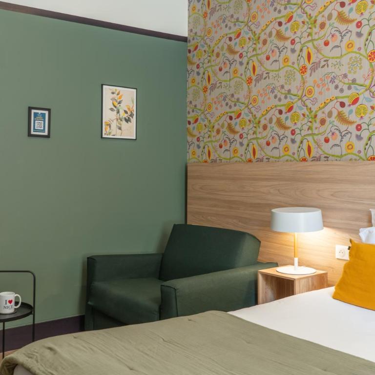 Hôtel de France, un hôtel AMMI - Chambre Triple Supérieure avec Balcon - 5
