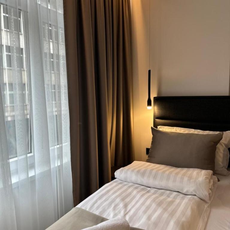Four Elements Apartments - Deluxe Apartment - 18