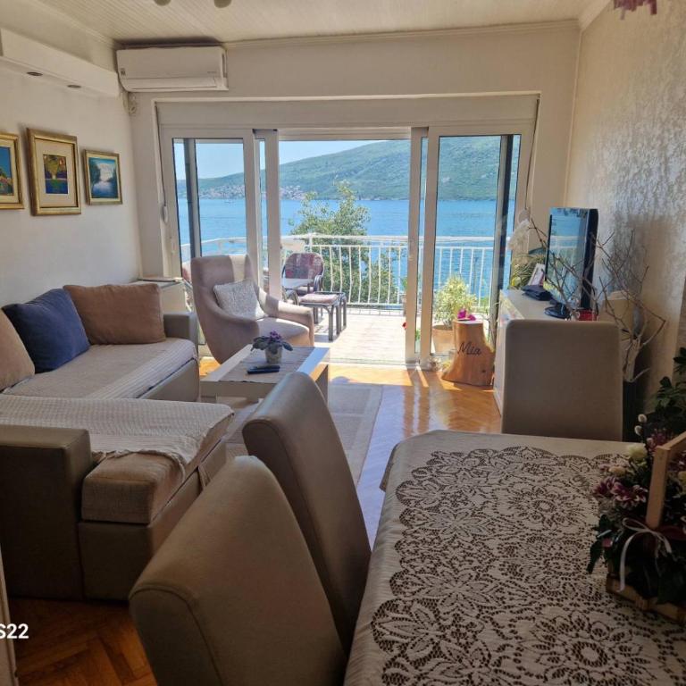 MiA & LoLa - One-Bedroom Apartment - 1