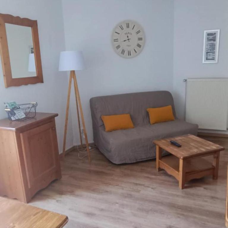Appartement T2 Vue montagne - One-Bedroom Apartment with Balcony and Mountain View - 1