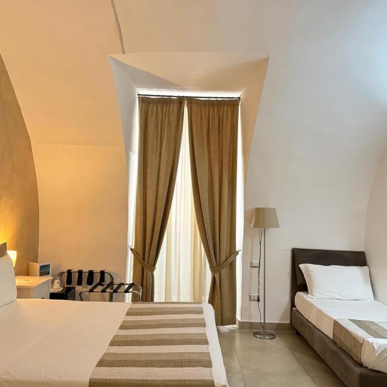 Chiaia Suites - Camera Tripla Deluxe - 3