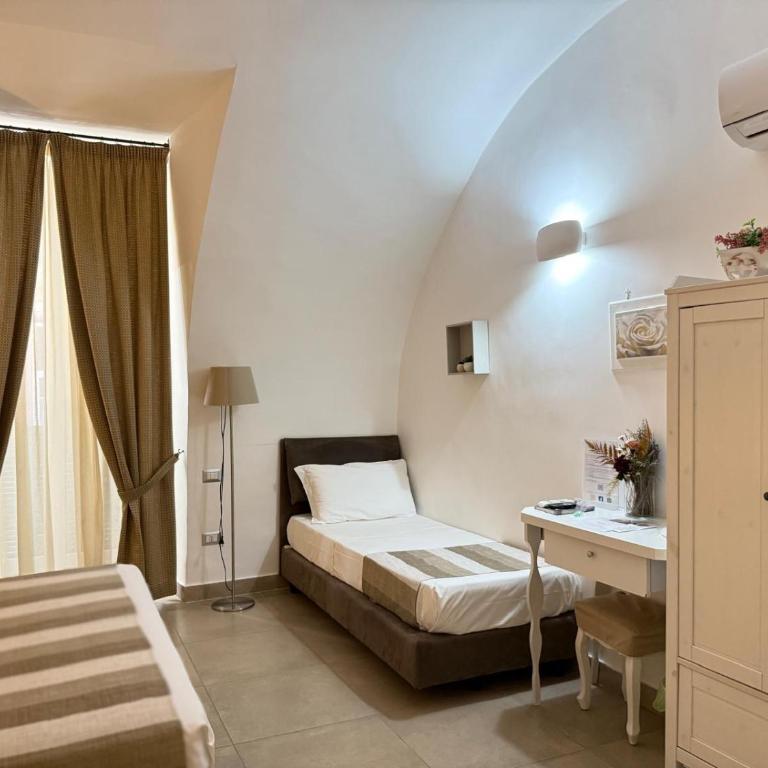 Chiaia Suites - Camera Tripla Deluxe - 13
