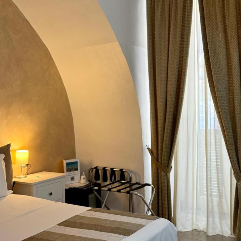 Chiaia Suites - Camera Tripla Deluxe - 2