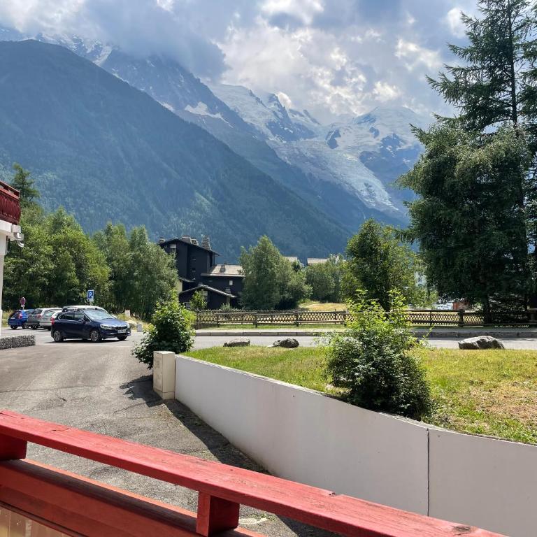 Chalet Hôtel La Sapinière - Chambre Lits Jumeaux PMR - Niveau Inférieur - Vue sur Mont Blanc - 2