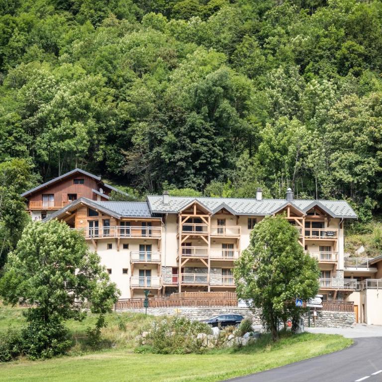 Madame Vacances Chalet Ponturin - Chalet - 38