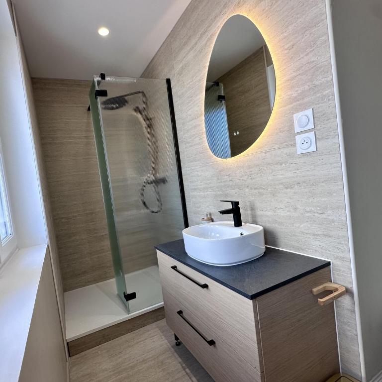 AMMG Tour Marina – Suites Signature | Vue Mer Panoramique, Jacuzzi & Design - Suite Deluxe - Vue sur Mer - 4