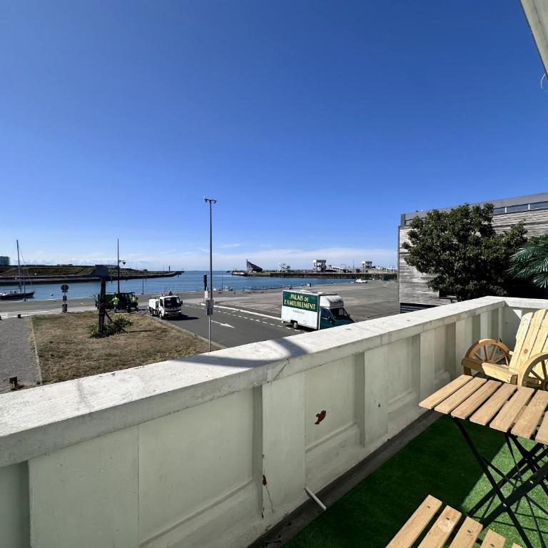 AMMG Tour Marina – Suites Signature | Vue Mer Panoramique, Jacuzzi & Design - Suite Deluxe - Vue sur Mer - 30
