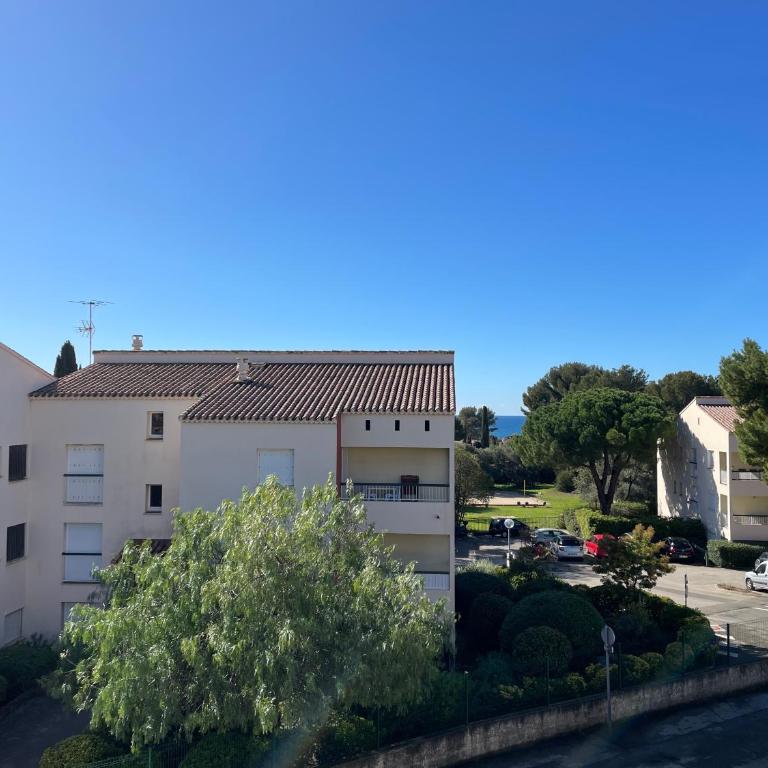 Spacieux appartement au calme à 5 minutes de la mer, parking privé - Appartement 2 Chambres - 4