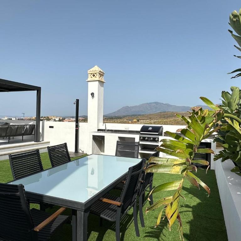 Lovely two bedroom apartment with panoramic sea views - Two-Bedroom Apartment - 19