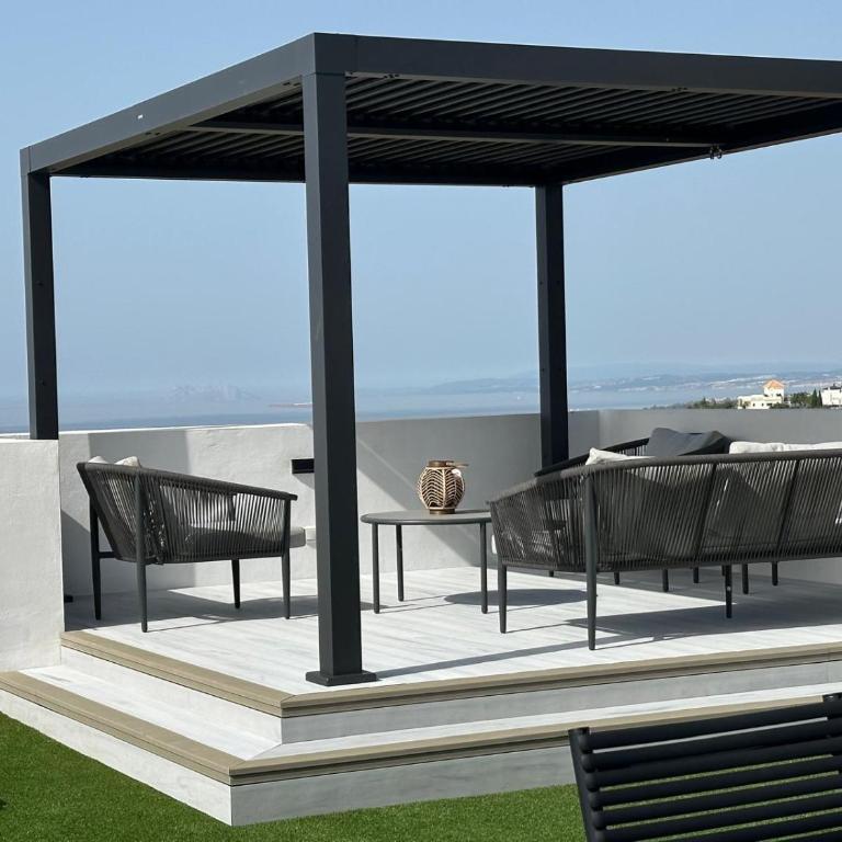 Lovely two bedroom apartment with panoramic sea views - Two-Bedroom Apartment - 16