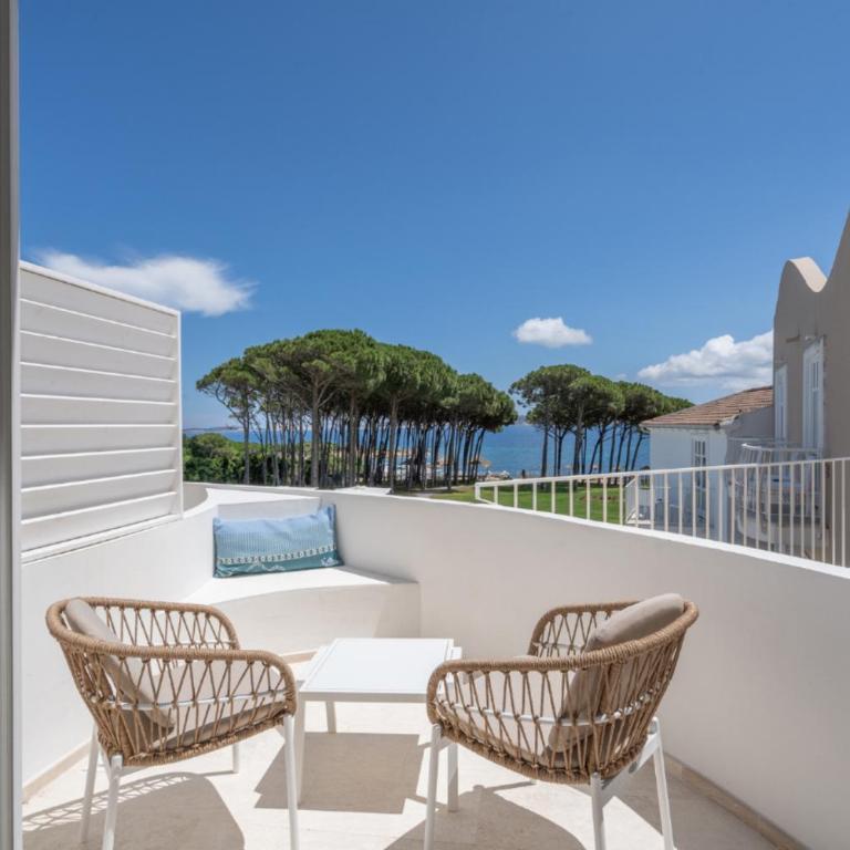 Felix Hotels - Hotel La Coluccia - Camera Matrimoniale Deluxe con Balcone e Vista Mare - 6