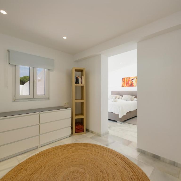 Marbella, Costabella - Beachfront Villa with Heated Pool - Villa frente a la playa - 23