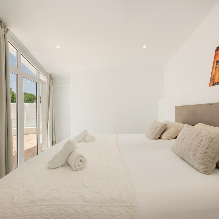 Marbella, Costabella - Beachfront Villa with Heated Pool - Villa frente a la playa - 24