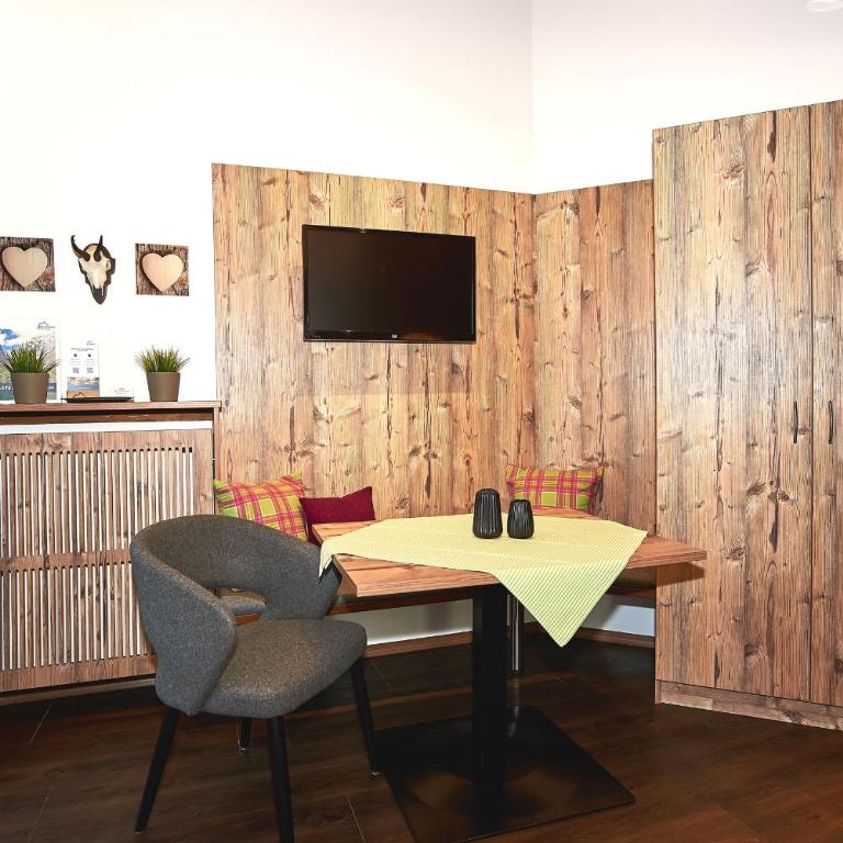Gästehaus und Ferienwohnungen Egglerlehen - Junior Suite with Mountain View - 3