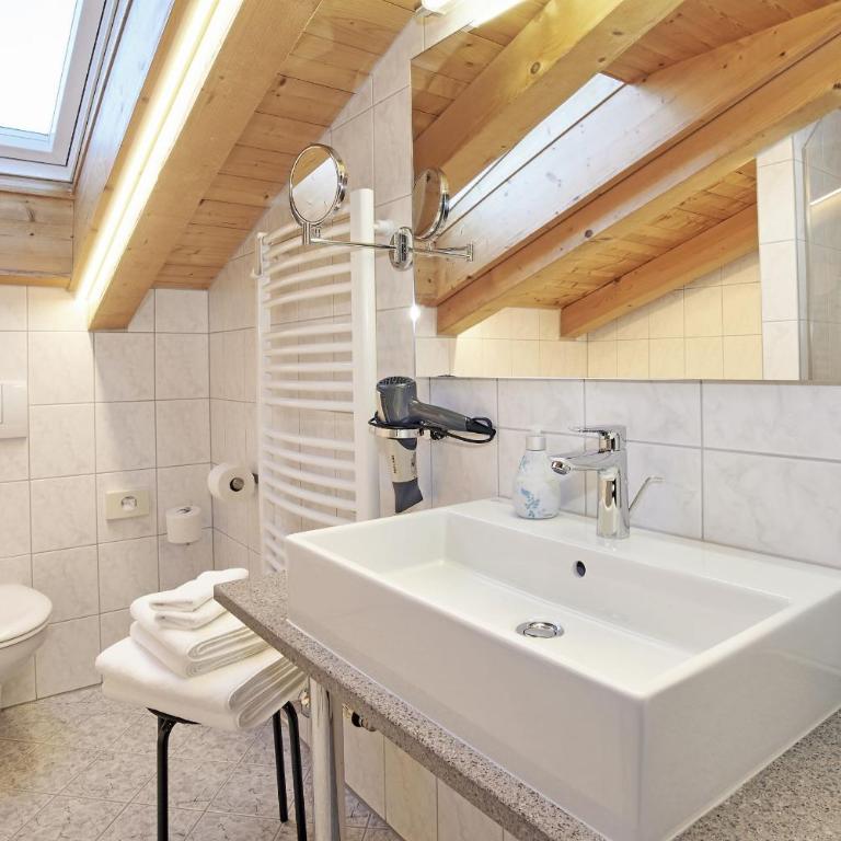 Gästehaus und Ferienwohnungen Egglerlehen - Junior Suite with Mountain View - 4