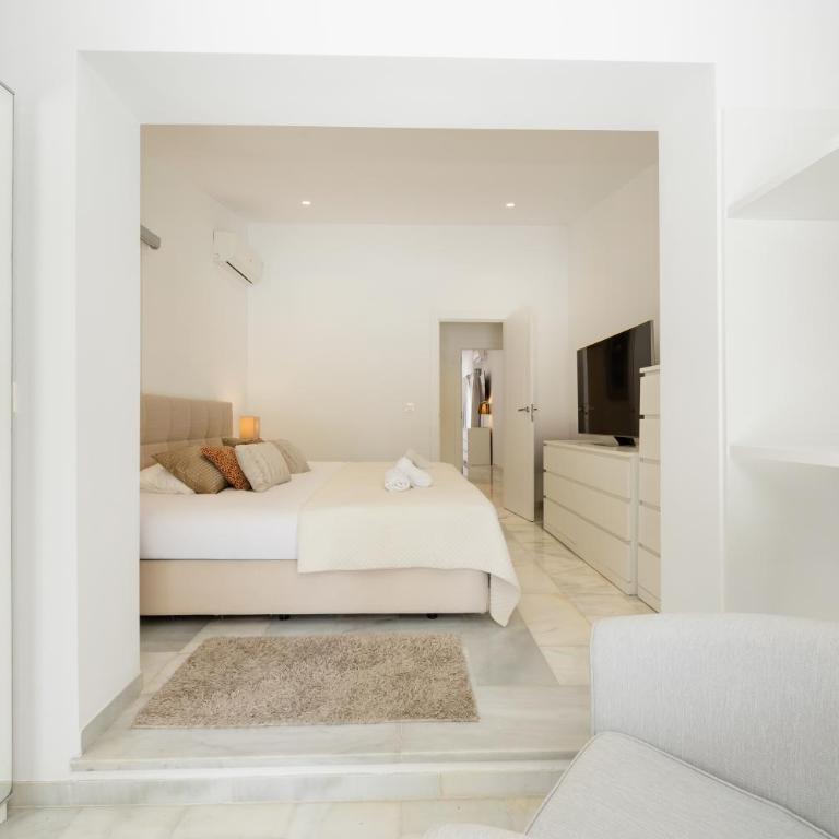 Marbella, Costabella - Beachfront Villa with Heated Pool - Villa frente a la playa - 39