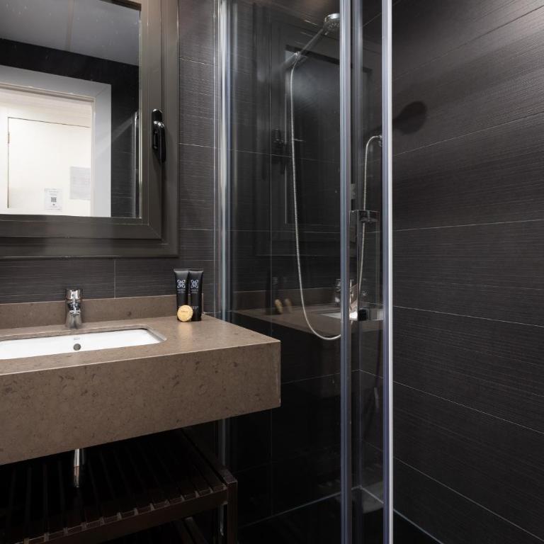 Enjoybcn Gaudi Apartments - Superior Apartment with View - 12