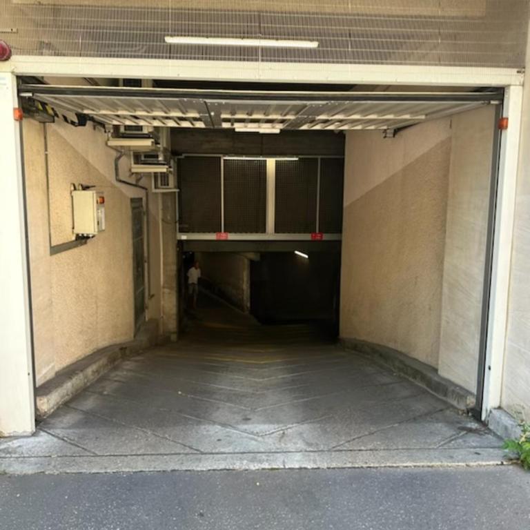 Suite Montrachet 4 personnes vue cathédrale 1 Place de parking - Appartement 1 Chambre - 42