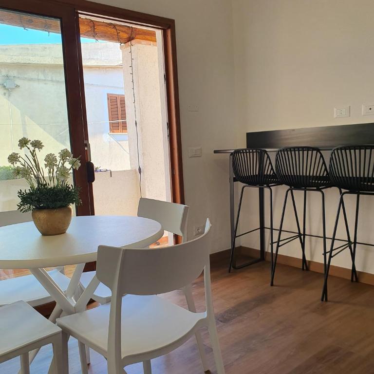 N'Est - Camere di design in centro storico a Orosei - Doppelzimmer mit eigenem Bad - 11